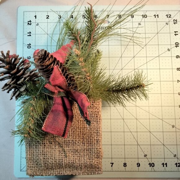 Rustic Burlap Christmas Evergreen Centerpiece Cardinal Pinecones Winter Decor - Picture 5 of 11